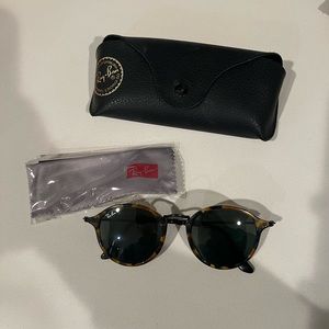 Ray Ban Round Fleck Sunglasses
